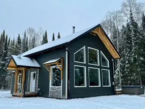 Escape to Nature - Stunning 4-Season Cabin! - Image 3