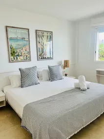 Modern, Seaview Flat, Sleeps 3, Pool, Parking - Image 4