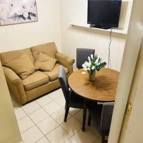 Cozy Condo 2 on Cadillac 3 bedroom, 5 beds - Image 5