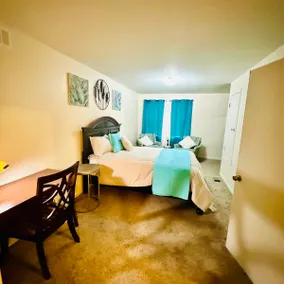 Cozy Condo 2 on Cadillac 3 bedroom, 5 beds - Image 2