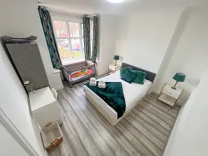 4Bed House with parking and GYM /London/Edgware - Image 4