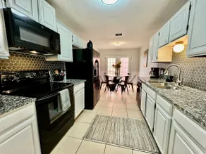 Gorgeous double master townhouse 15 min to beach - Image 2