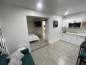 The Vice City Suite•Private Stay+Free Parking - Image 3