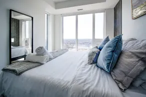 Open concept with city views - Image 4