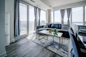Open concept with city views - Image 2