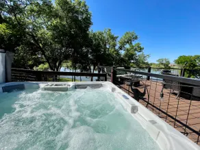 Lakeside Horseshoe Hideaway/Sleeps 13/Hot Tub - Image 5
