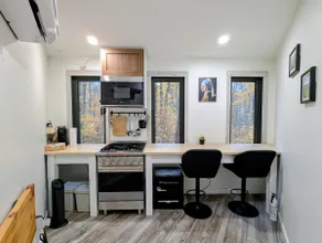 Cabin Diamond – Cozy Tiny Forest Retreat - Image 4
