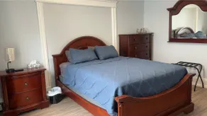 Ambie's Airbnb- 1 Bedroom Apartment - Image 3