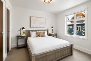 Mountain View Retreat: Elegant 3BR condo w/gym - Image 2