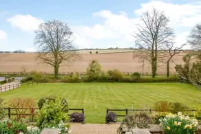 Heavenly Hampshire Luxury Home & Gardens - Image 3