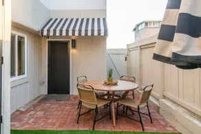 Stylish Bungalow Steps to Sand & Downtown MB - Image 3