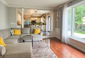 Spacious 6-Bedroom Retreat by Ontario’s Blue Coast - Image 2