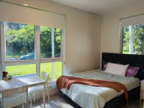 Self-contained studio with its own patio - Image 4