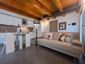 Charming apartment 1 with patio and mountain views - Image 3