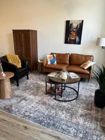 Sophisticated Downtown Studio - Image 2