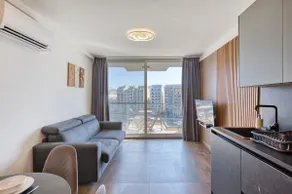Spinola Gem | Stylish 1BR Near Bars & Restaurants - Image 3
