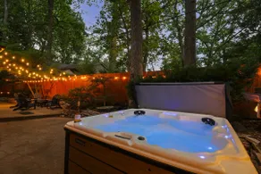1920s 6bd Cottage | Hot Tub | Game Room | Fire Pit - Image 3