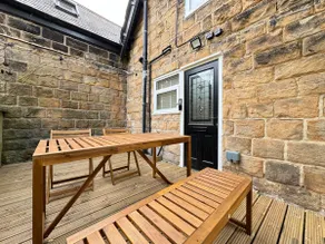 Plush Leeds Bungalow, Free Parking - Image 2