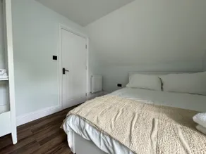 Plush Leeds Bungalow, Free Parking - Image 4