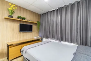 Fully Private Studio with Parking - Image 2