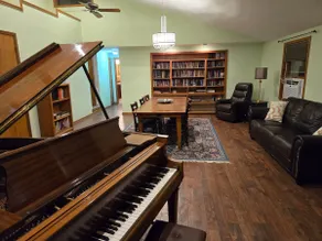 Library Lounge - Entire House - Image 3