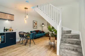 WorkAway: Chic 2-bed Coach House - Image 3