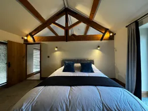 Ski lodge style chalet with hot tub & sauna - Image 2
