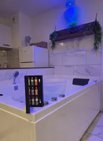 L ́ Exotic / Jacuzzi & Balcony - Image 4