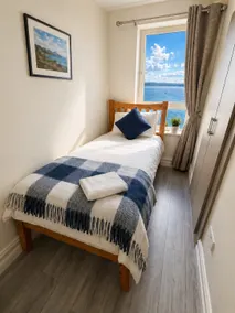 Waterfront 2B Apartment | Harbour Views | Sleeps 5 - Image 5