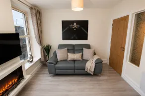 Waterfront 2B Apartment | Harbour Views | Sleeps 5 - Image 3