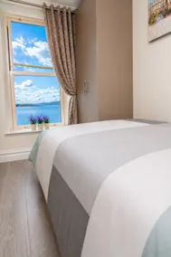 Waterfront 2B Apartment | Harbour Views | Sleeps 5 - Image 5