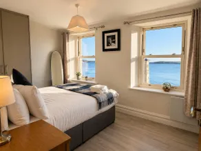 Unit 6 Penthouse Apartment With Harbour & Island Views - Image 5
