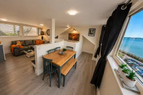 Unit 6 Penthouse Apartment With Harbour & Island Views - Image 4