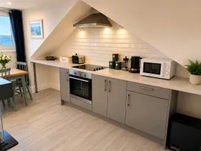 Unit 6 Penthouse Apartment With Harbour & Island Views - Image 5