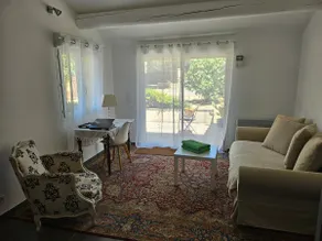 Swimming pool, Luberon view & shops within walking distance - Image 4