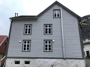 Hellandbui in Oyrgata - Image 3