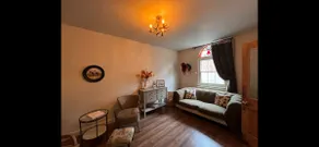 A beautifully appointed property with steam cabin - Image 4