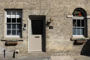 A beautifully appointed property with steam cabin - Image 5