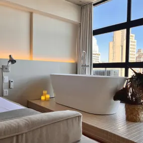 Stay Alto | Luxurious studio with bathtub and view - Image 2