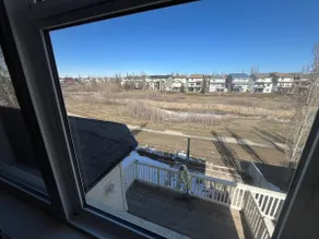 With AC! Relaxing 4-BR 2,000-sf home w/ pond view - Image 5