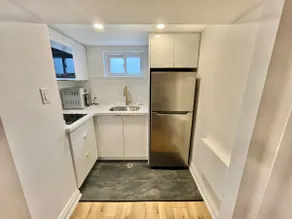 Private studio in Little Portugal, Toronto - Image 5