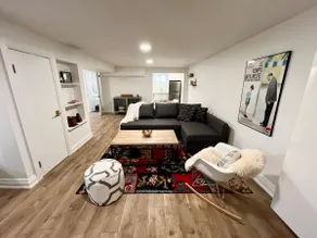 Private studio in Little Portugal, Toronto - Image 2