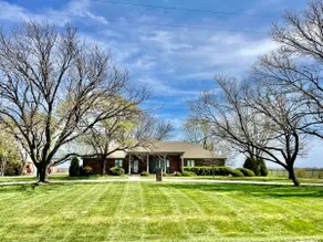 Peaceful Country Ranch House - Image 2