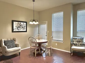 Centrally located Town-House - Image 2