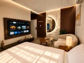 Elegant studio with a distinctive location and self check-in - Image 4