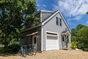 New! Edgartown Guest House in a garden setting - Image 3