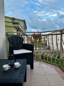 1 Block to the beach, AC & WiFi, family vacation - Image 3