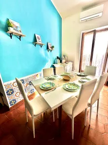 1 Block to the beach, AC & WiFi, family vacation - Image 2