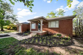 Expo Square Luxury • 3BR • Large Yard • Coffee Bar - Image 3