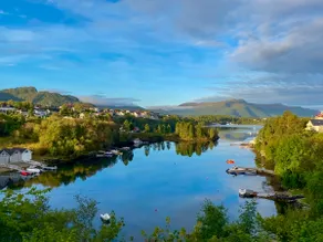Apartment with stunning fjord view near Ålesund - Image 3